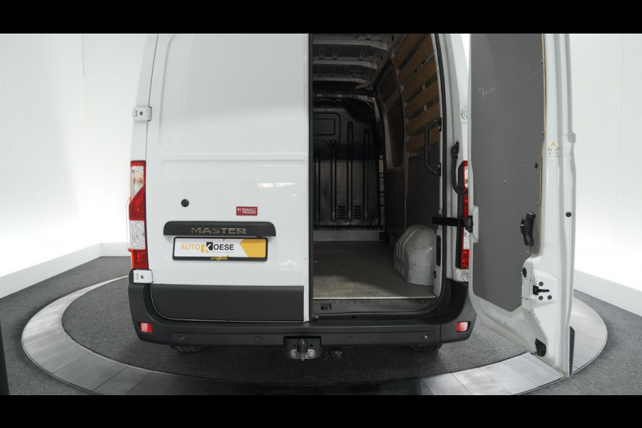 Renault Master T35 2.3 dCi 135 L2H2 Comfort | Trekhaak | Camera | Navigatie | Apple Carplay