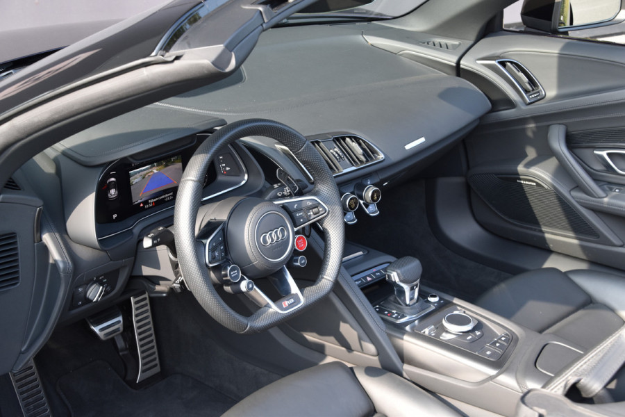 Audi R8 Spyder 5.2 Performance Quattro FACELIFT | KERAMISCH | B&O | CARBON EXTERIEUR | TECHNOLOGY PACK | SPORTUITLAAT | STOELVERWARMING |