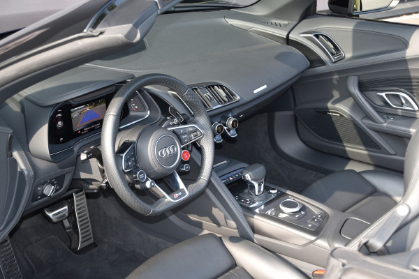 Audi R8 Spyder 5.2 Performance Quattro FACELIFT | KERAMISCH | B&O | CARBON EXTERIEUR | TECHNOLOGY PACK | SPORTUITLAAT | STOELVERWARMING |