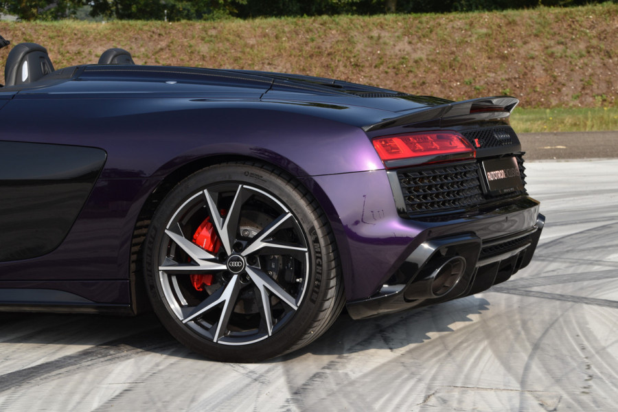 Audi R8 Spyder 5.2 Performance Quattro FACELIFT | KERAMISCH | B&O | CARBON EXTERIEUR | TECHNOLOGY PACK | SPORTUITLAAT | STOELVERWARMING |