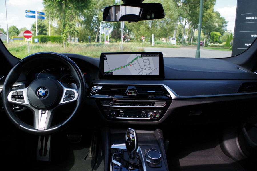 BMW 5 Serie Touring 540d 340 PK xDrive M-Sport High Executive, Panoramadak, Elek. Trekhaak, Harman/Kardon, Soft-Close