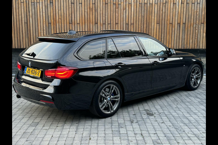 BMW 3 Serie Touring 318i M Sport Automaat | Leer | Panoramadak | Elektrisch verstelbare stoelen | Achteruitrijcamera | HiFi Audio | Parkeers