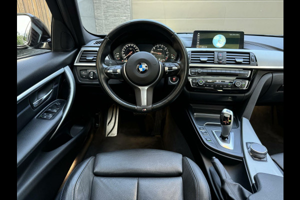 BMW 3 Serie Touring 318i M Sport Automaat | Leer | Panoramadak | Elektrisch verstelbare stoelen | Achteruitrijcamera | HiFi Audio | Parkeers