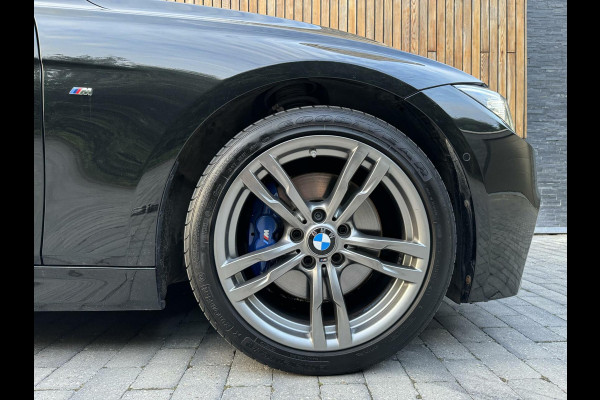 BMW 3 Serie Touring 318i M Sport Automaat | Leer | Panoramadak | Elektrisch verstelbare stoelen | Achteruitrijcamera | HiFi Audio | Parkeers