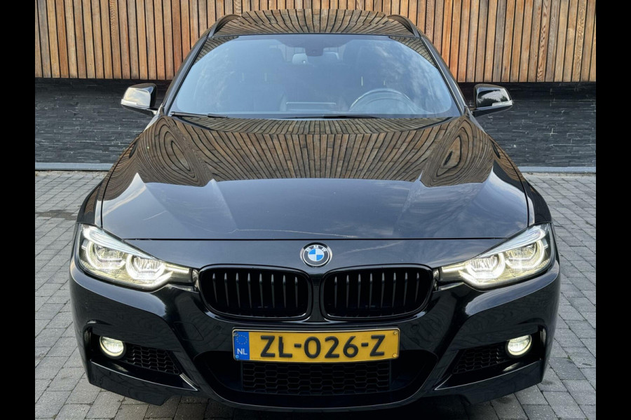 BMW 3 Serie Touring 318i M Sport Automaat | Leer | Panoramadak | Elektrisch verstelbare stoelen | Achteruitrijcamera | HiFi Audio | Parkeers