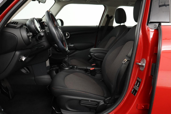 MINI Cooper 1.5 Business | 51.000km NAP | Climate control | PDC | Navigatie | Bluetooth | Cruise control