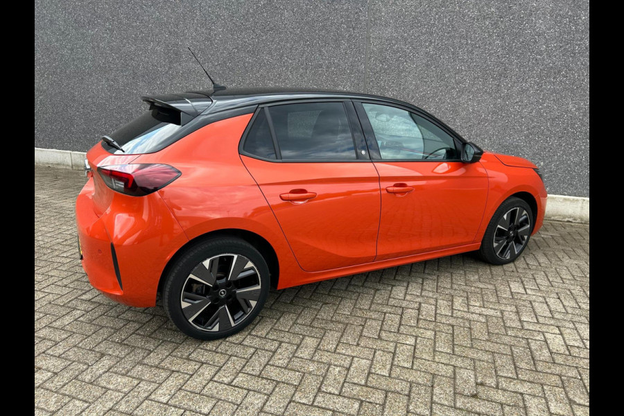 Opel CORSA-E GS Line 50 kWh | APPLE CARPLAY/ANDROID AUTO | NAVI | STOELVERWARMING | APK T/M 13-9-2025 | NIEUWSTAAT