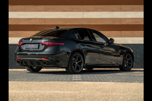 Alfa Romeo Giulia 2.0T 300pk | Veloce stoelen | 19 inch | Ragazzon uitlaat | Adapt. cruise | Carplay | Camera | NL-auto