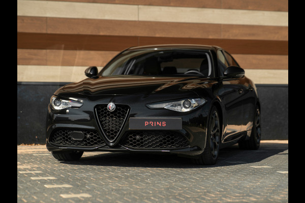 Alfa Romeo Giulia 2.0T 300pk | Veloce stoelen | 19 inch | Ragazzon uitlaat | Adapt. cruise | Carplay | Camera | NL-auto