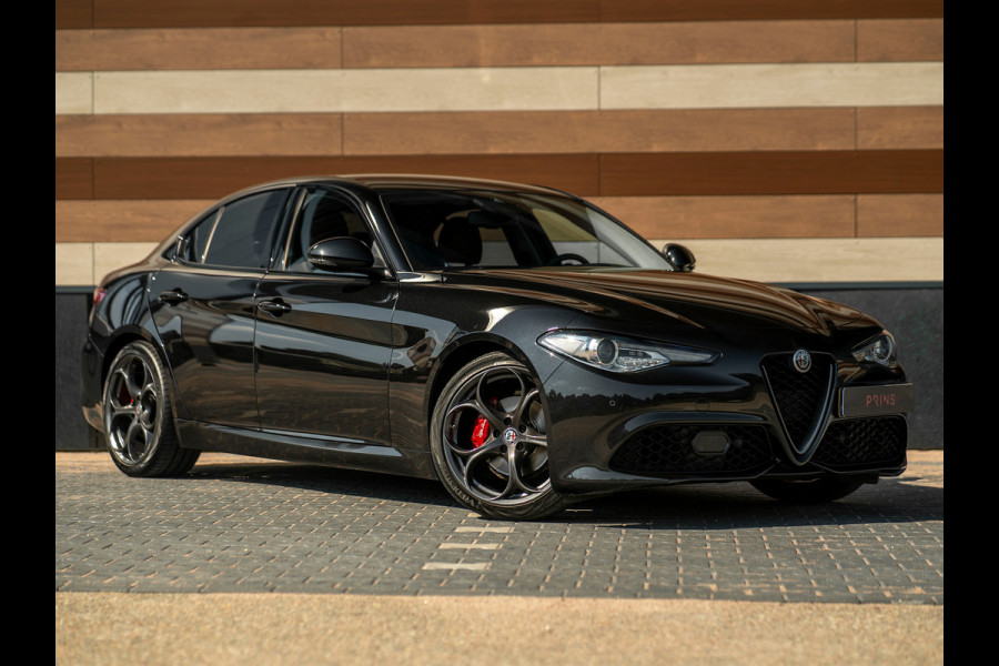 Alfa Romeo Giulia 2.0T 300pk | Veloce stoelen | 19 inch | Ragazzon uitlaat | Adapt. cruise | Carplay | Camera | NL-auto