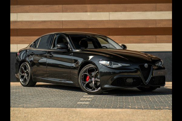 Alfa Romeo Giulia 2.0T 300pk | Veloce stoelen | 19 inch | Ragazzon uitlaat | Adapt. cruise | Carplay | Camera | NL-auto