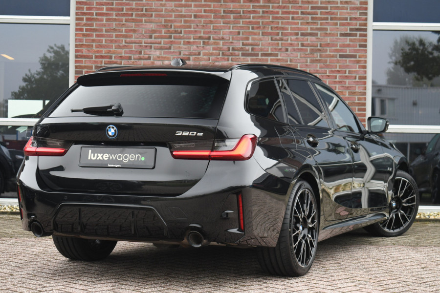 BMW 3 Serie Touring 320e M-Sport Pano ACC HUD 19inch HiFi Leder Shadowline