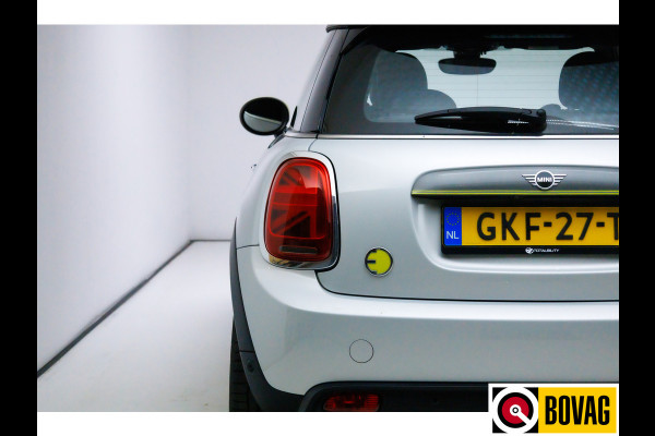 MINI Mini Electric Greenwich 33 kWh | € 2000,- Subsidie mogelijk! Panoramadak, Navigatie, Camera, Stoelverwarming, Keyless,