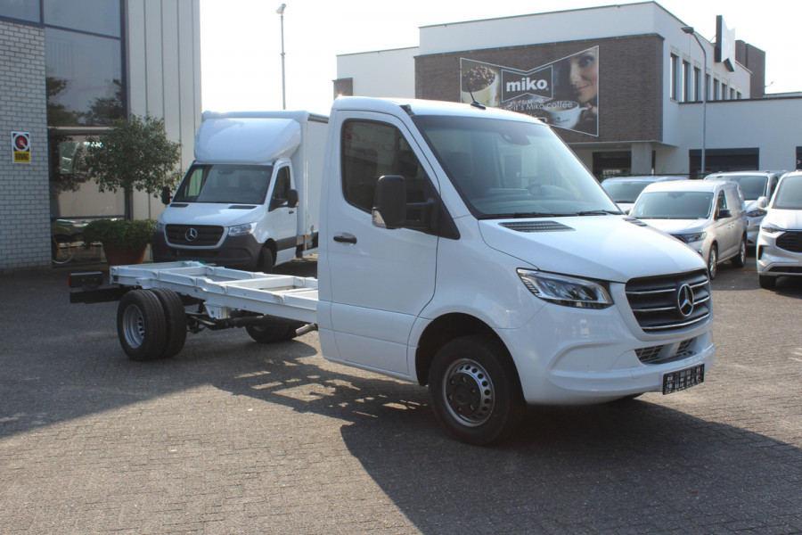 Mercedes-Benz Sprinter 519 CDI 3500 kg trekhaak, LED, MBUX 10.25, Climate controle, Geveerde stoel Distronic