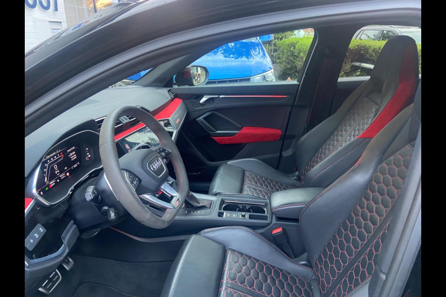 Audi RS Q3 TFSI RS 400PK/PANO/SPORTSEATS/B&O/MATRIX