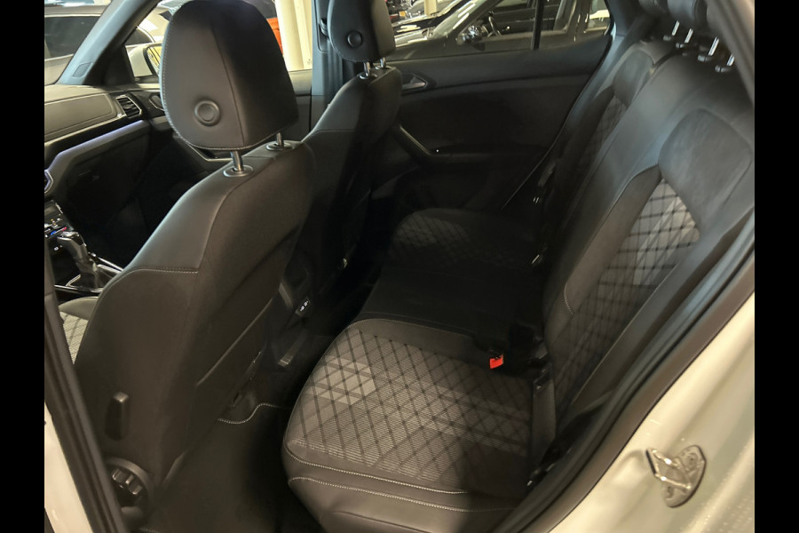 Volkswagen T-Cross 1.0 TSI R-Line,Business,IQ.,vitual cockpit,camera,clima,media