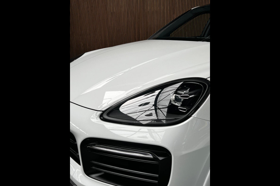 Porsche Cayenne Coupé 3.0 GT Sport Chrono Carbon Softclose Camera Bose Elektr. uitklapbare trekhaak Alcantara binnenhemel 22" LM velgen