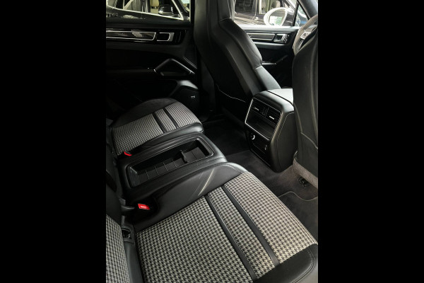 Porsche Cayenne Coupé 3.0 GT Sport Chrono Carbon Softclose Camera Bose Elektr. uitklapbare trekhaak Alcantara binnenhemel 22" LM velgen