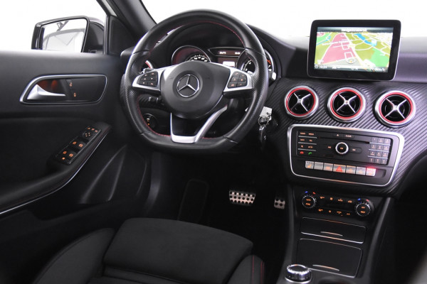 Mercedes-Benz A-Klasse A180 AMG Night *Panoramadak* Carplay*Ambiente*