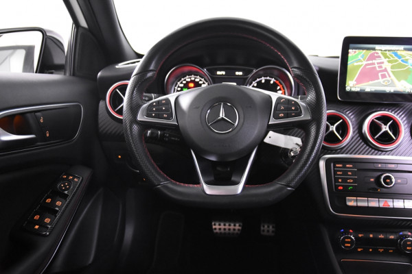 Mercedes-Benz A-Klasse A180 AMG Night *Panoramadak* Carplay*Ambiente*