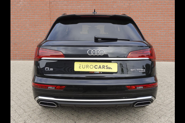 Audi Q5 50 TFSI e 300pk PHEV S-Line Navigatie Camera Parkeersensoren Head-up-display Stoelverwarming Ledverlichting Cruise Control Getinte ramen Climate Control