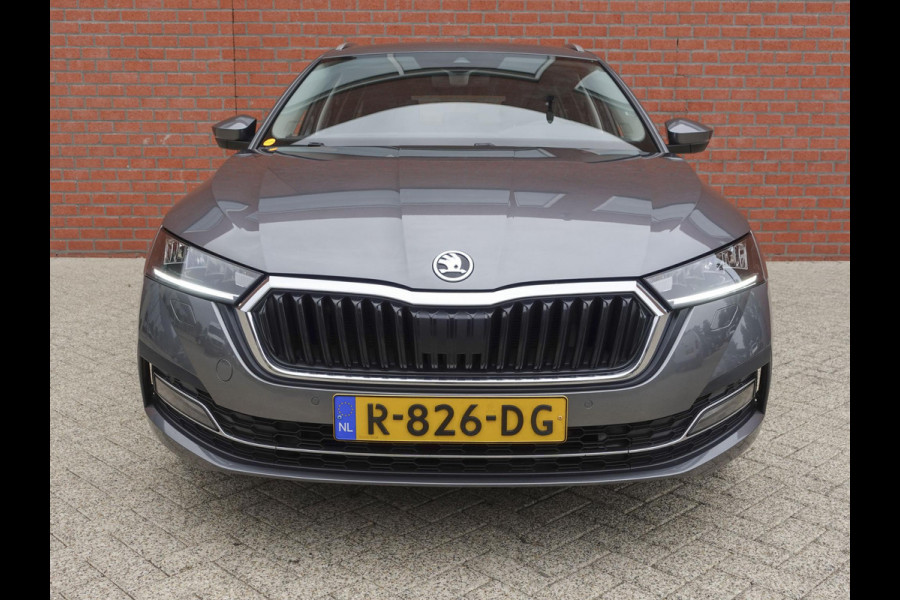 Škoda Octavia Combi 1.0 TSI 110pk Business Edition Plus Navigatie Apple Carplay/Android Auto Camera Parkeersensoren Elektrische achterklep Blind Spot Assist Adaptive Cruise Control Virtual Cockpit Stoelverwarming Ledverlichting Sfeerverlichting Climate Control