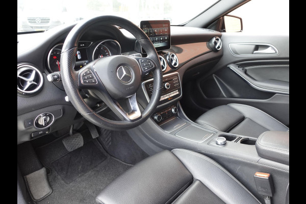 Mercedes-Benz GLA 180 Automaat AMG UrbanStyle Navigatie Climate Control Leder interieur 19"Lichtmetalen velgen