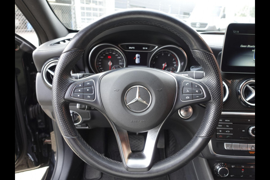 Mercedes-Benz GLA 180 Automaat AMG UrbanStyle Navigatie Climate Control Leder interieur 19"Lichtmetalen velgen