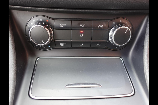 Mercedes-Benz GLA 180 Automaat AMG UrbanStyle Navigatie Climate Control Leder interieur 19"Lichtmetalen velgen