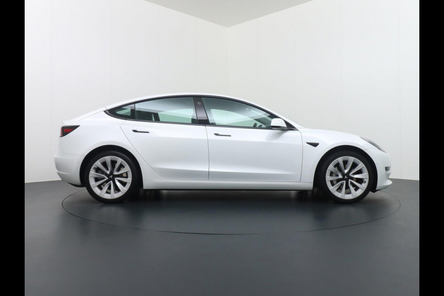 Tesla Model 3 Standard RWD Plus 60 kWh VAN 32.900,- VOOR 30.877,- ZOMERVOORDEEL: 2.023,-| FACELIFT ORG. NL. NAP KM.