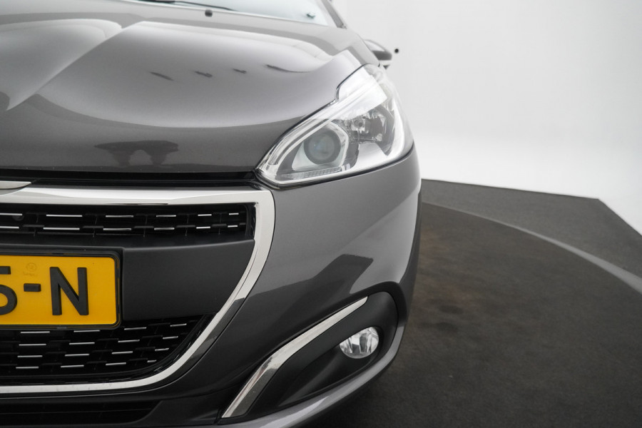 Peugeot 208 BWJ 2019 / 1.2PT 83PK Signature NWE Distributie / Airco / Navi / Cruise / PDC / Donker glas / Carplay /