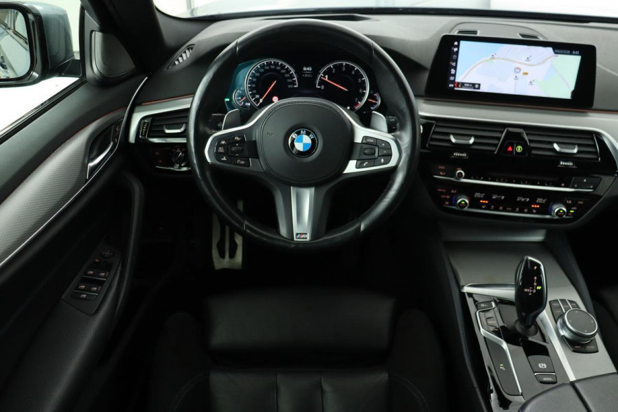 BMW 5 Serie 540i xDrive M-Sport | Panoramadak | Adaptive cruise | Head-Up | Harman/Kardon | Carplay | DAB | Keyless | Navigatie | Full LED | Leder/Alcantara