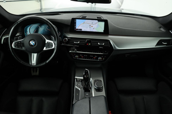 BMW 5 Serie 540i xDrive M-Sport | Panoramadak | Adaptive cruise | Head-Up | Harman/Kardon | Carplay | DAB | Keyless | Navigatie | Full LED | Leder/Alcantara