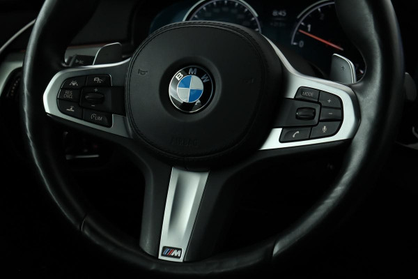 BMW 5 Serie 540i xDrive M-Sport | Panoramadak | Adaptive cruise | Head-Up | Harman/Kardon | Carplay | DAB | Keyless | Navigatie | Full LED | Leder/Alcantara