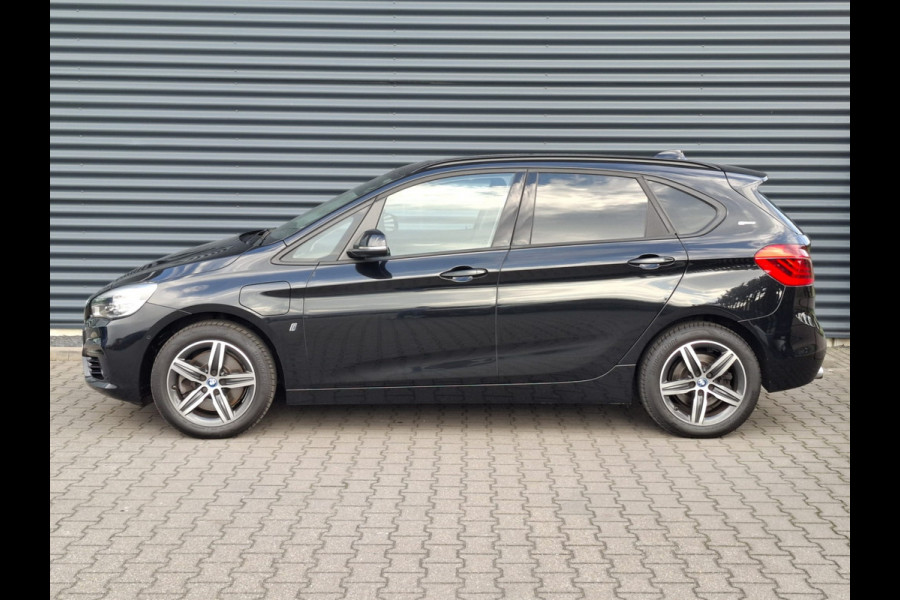 BMW 2 Serie Active Tourer 225xe Plug in Hybrid PHEV | Panodak | Sporstoelen | Navigatie | Cruise Control | Climate Control | Camera |