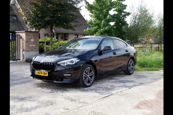 BMW 2 Serie Gran Coupé 218i Executive Edition | Panoramadak | Apple Carplay | Lederen Bekleding | Led koplampen | NL-Auto |