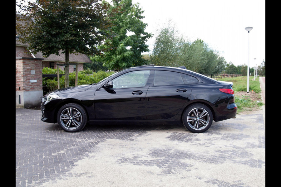 BMW 2 Serie Gran Coupé 218i Executive Edition | Panoramadak | Apple Carplay | Lederen Bekleding | Led koplampen | NL-Auto |