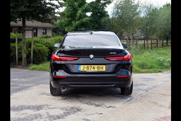 BMW 2 Serie Gran Coupé 218i Executive Edition | Panoramadak | Apple Carplay | Lederen Bekleding | Led koplampen | NL-Auto |