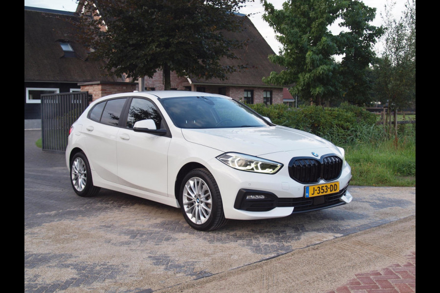 BMW 1-serie 118i Executive Edition | Automaat | Apple Carplay | Led koplampen | Navigatie | NL-Auto |