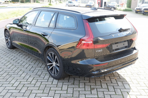 Volvo V60 2.0 T6 AWD Plug-in Hybrid Plus - Dark 350PK Rijklaarprijs!