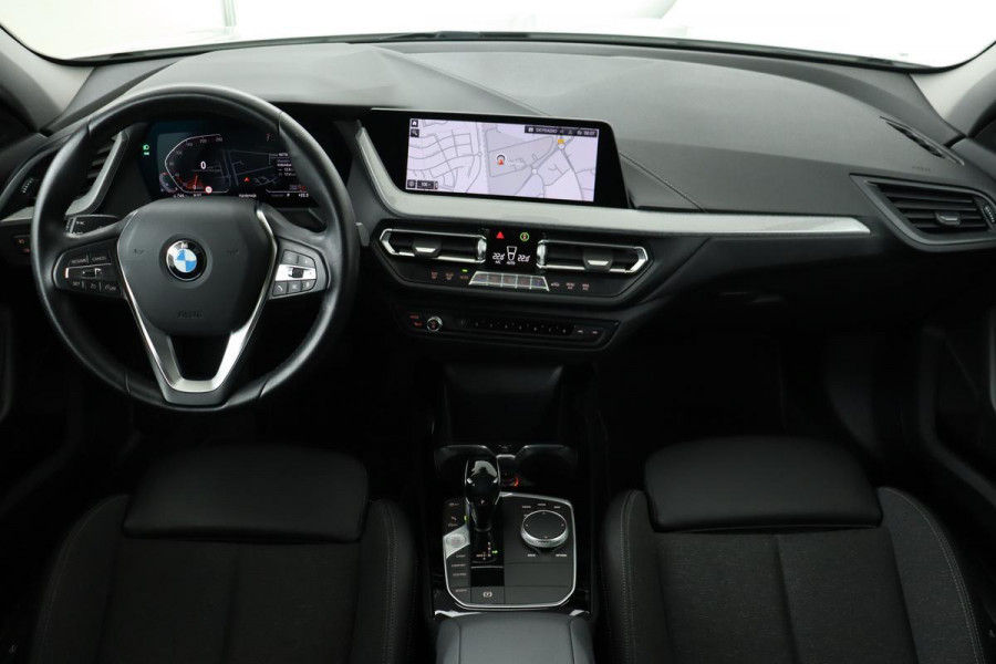 BMW 1-serie 118i Sport Line | Executive Edition | Half leder | Sportstoelen | Carplay | Full LED | Navigatie | PDC | DAB+