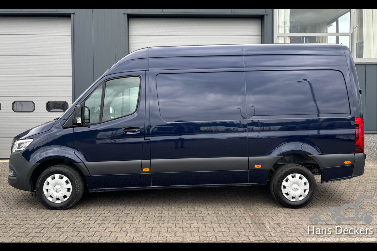 Mercedes-Benz Sprinter 319 L2 H2 190PK Camera Trekhaak MBUX Navi Geveerde stoel