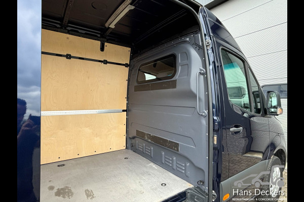 Mercedes-Benz Sprinter 319 L2 H2 190PK Camera Trekhaak MBUX Navi Geveerde stoel