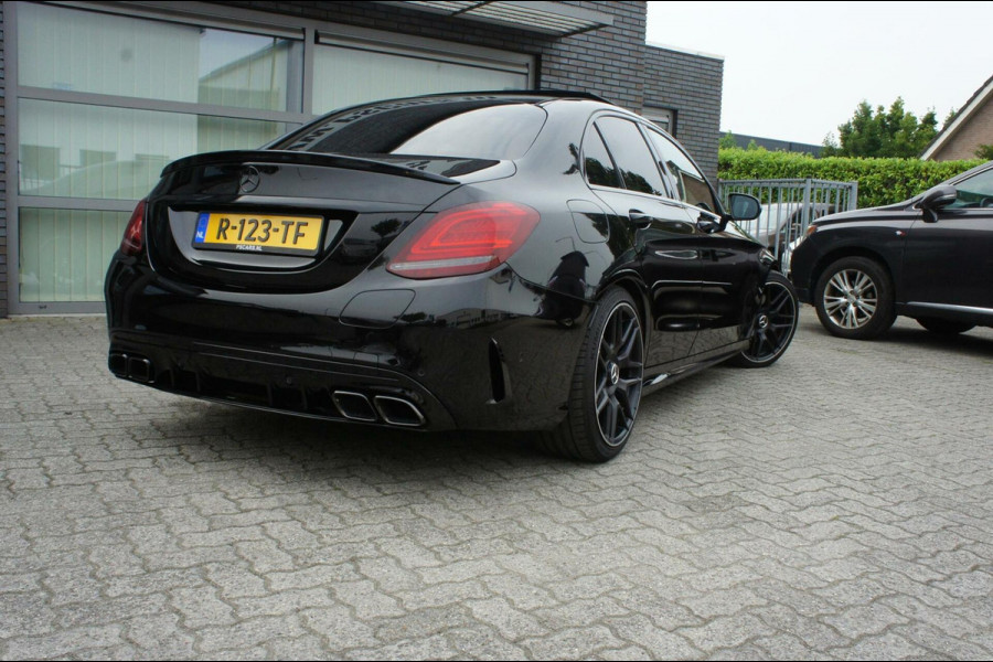 Mercedes-Benz C-Klasse 300 e AMG 63 Pack CarPlay|Camera|Panorama