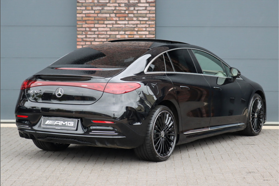 Mercedes-Benz EQE 300 AMG Line 89 kWh | 51.500,- ex BTW | Luchtvering | Distronic+ | Panoramadak | Massage | Burmester | Stoelventilatie | HUD | Keyless Go | Digital Light | Warmtepomp |