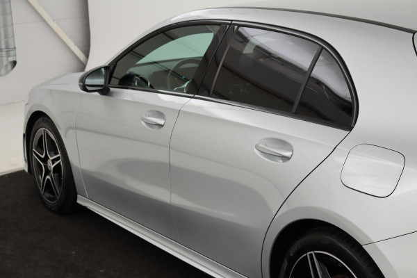 Mercedes-Benz A-Klasse 180 AMG | 57.000km NAP | DAB+ | Stoelverwarming | Widescreen | Camera | Full LED | Half leder | Navigatie | Park Assist