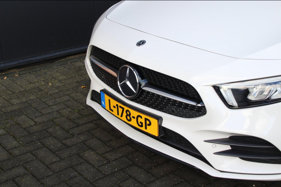 Mercedes-Benz A-Klasse 200 AMG-line | Pano | Sfeer | Widescreen