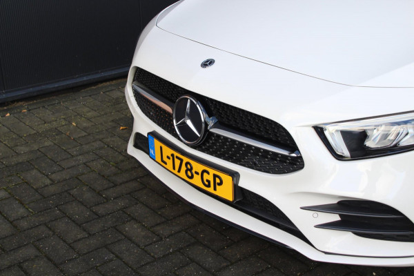 Mercedes-Benz A-Klasse 200 AMG-line | Pano | Sfeer | Widescreen