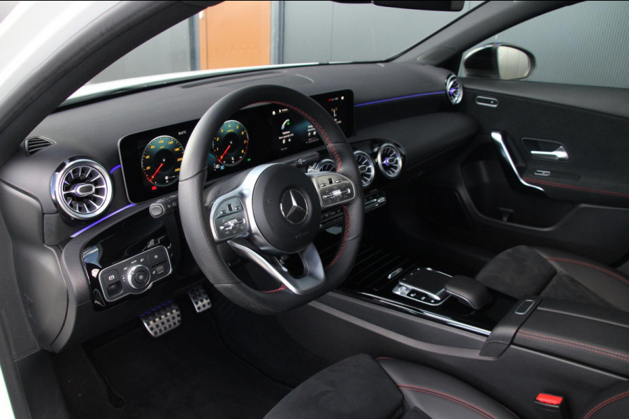 Mercedes-Benz A-Klasse 200 AMG-line | Pano | Sfeer | Widescreen