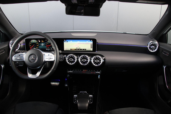 Mercedes-Benz A-Klasse 200 AMG-line | Pano | Sfeer | Widescreen